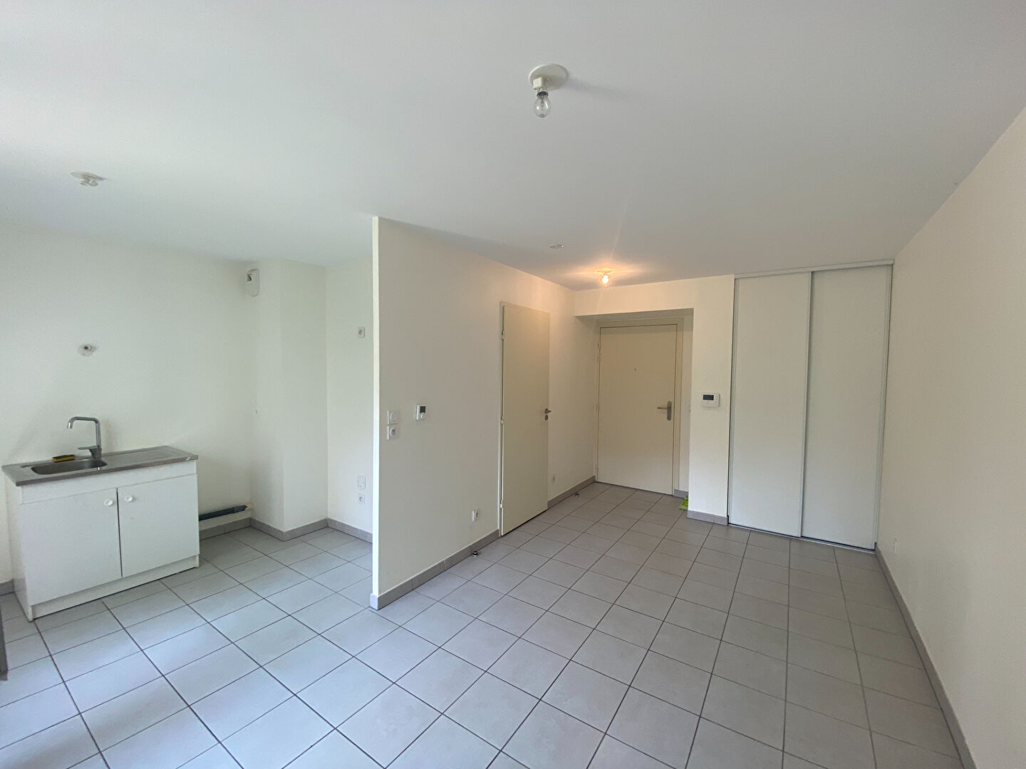 Appartement meubl\u00e9 Aubagne 1 pi\u00e8ce(s) 26.74 m2